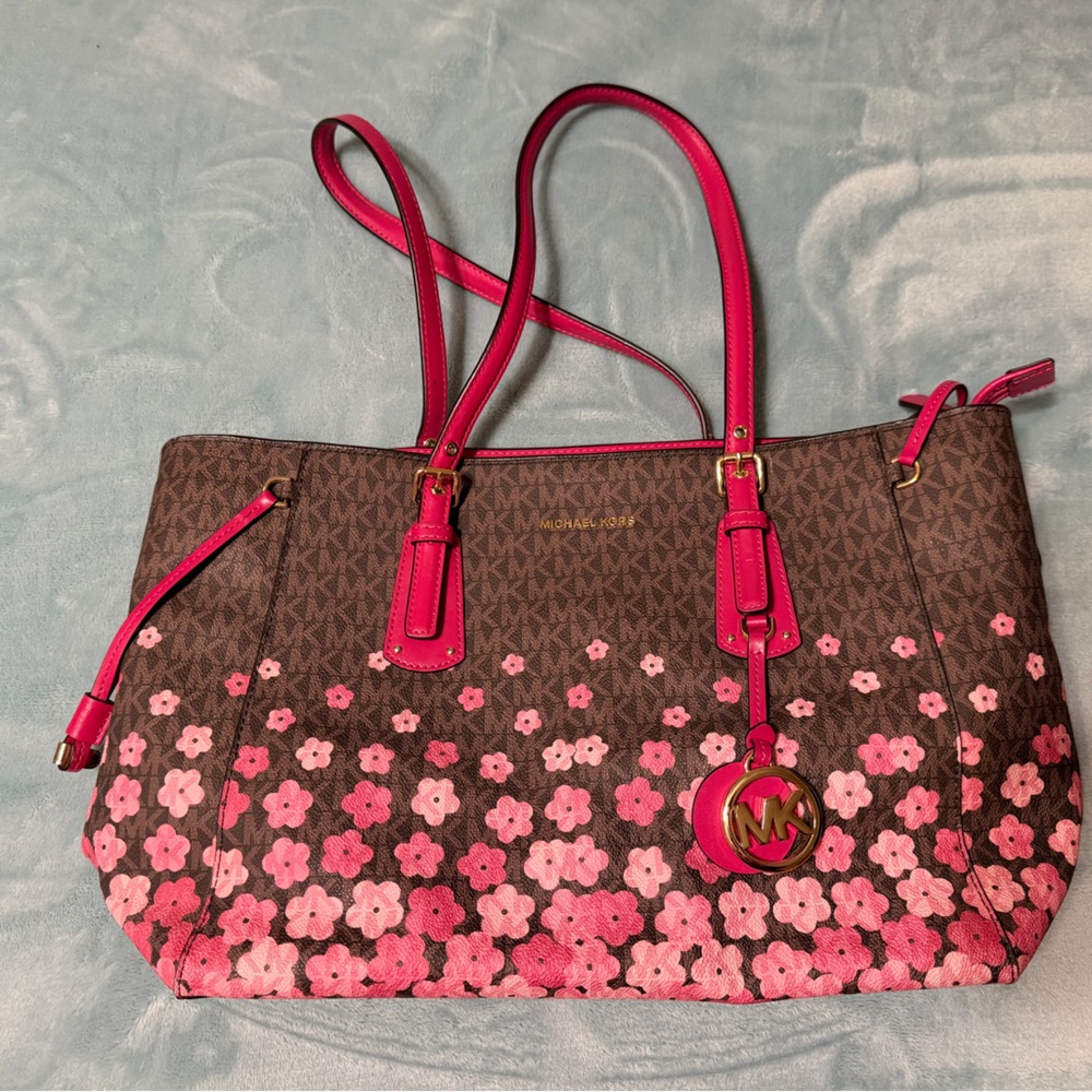 Michael Kors Voyager Tote